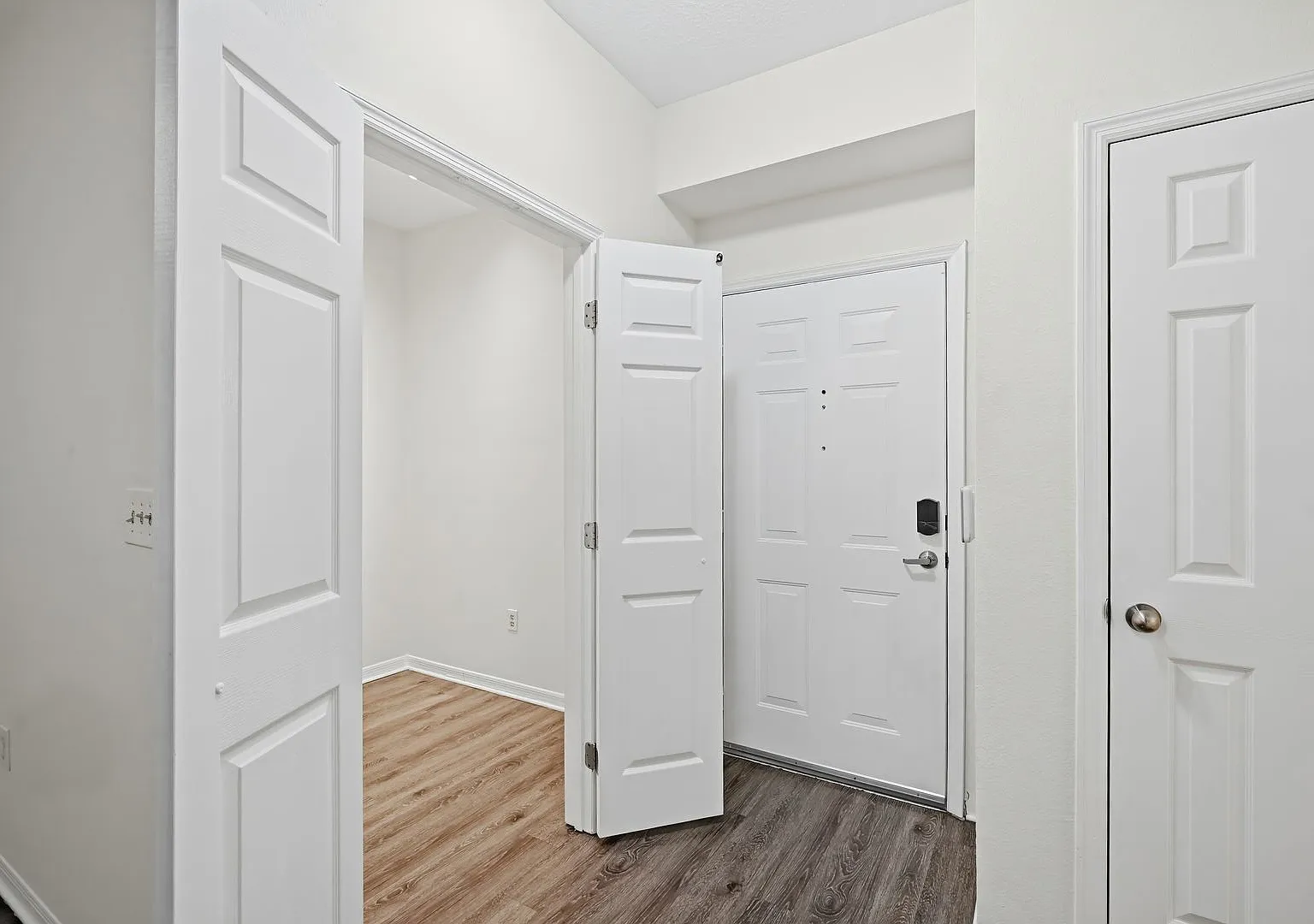Beautifully Remodeled 1-Bedroom Condo in the Heart of Ybor City! — Photo 4