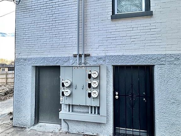 3rd image of 2647 E 6th St