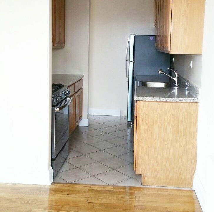 2nd image of 2042 Quimby Ave #4