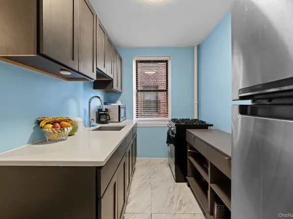 2830 Briggs Avenue image 5 of 13