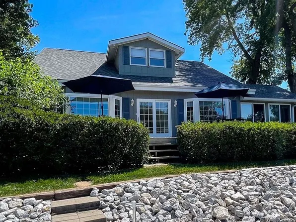 2346 E Lake Dr, Union, NE 68455