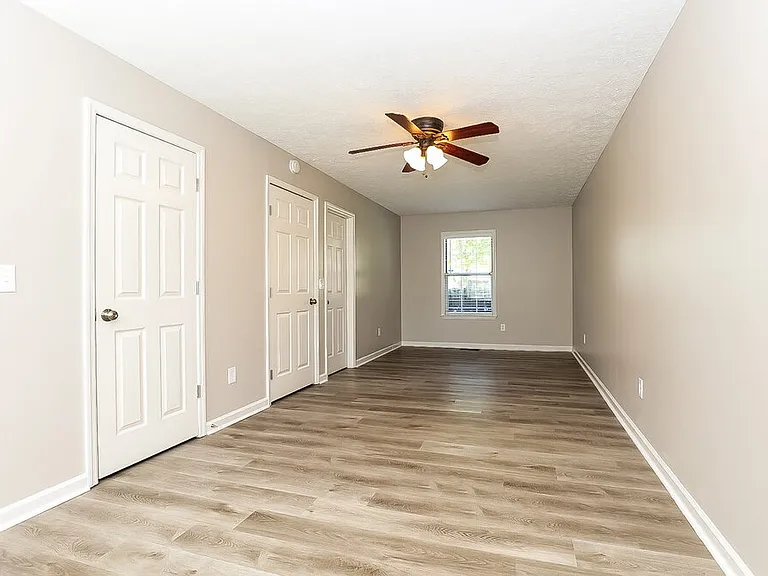 386 Park Ct E — Photo 11