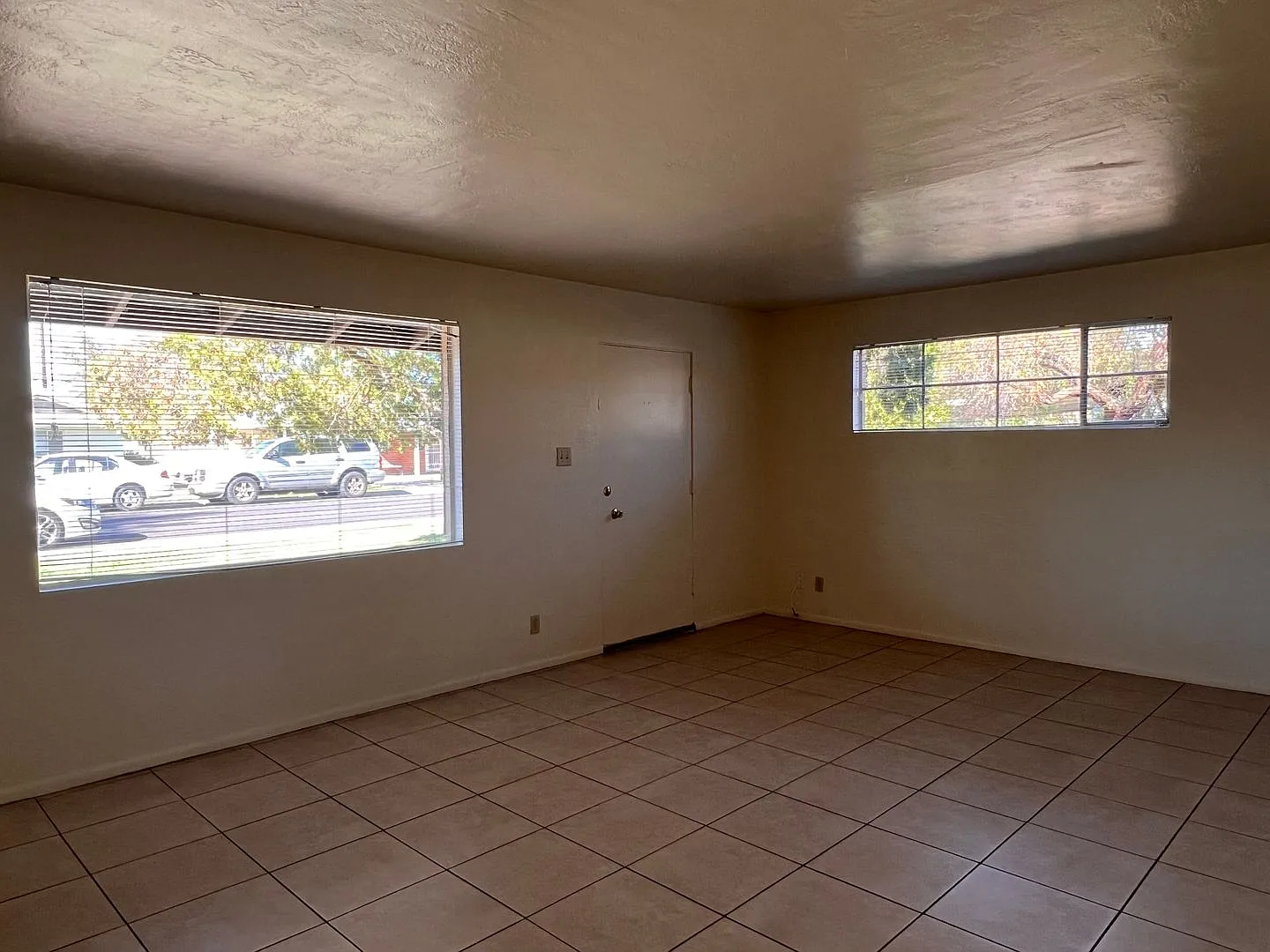 Tempe 3 Bed | 1.5 Bath - Huge Grass Backyard Landscaping Included — Photo 4