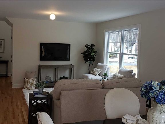 5th image of 26 Barkers Ln