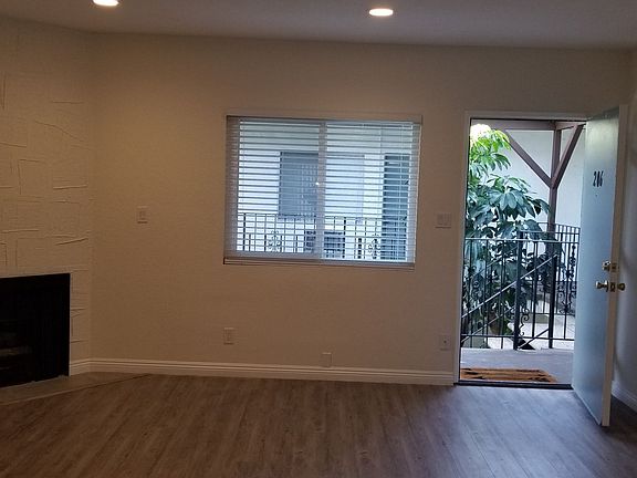 4th image of 10944 Bluffside Dr #206