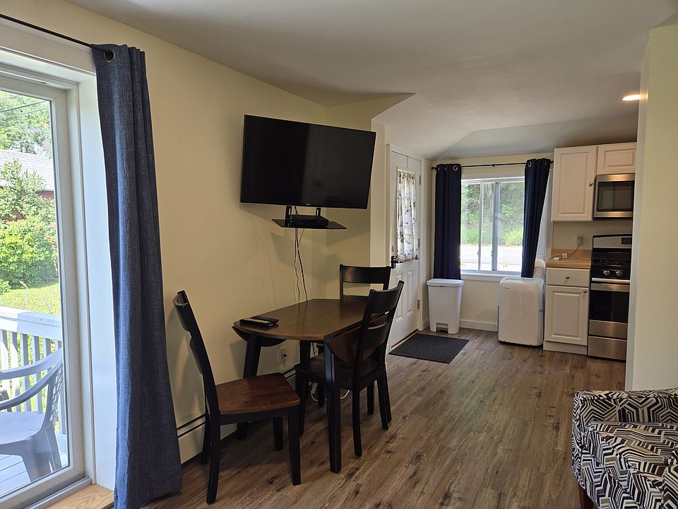 Front entrance, kitchen, and dining area