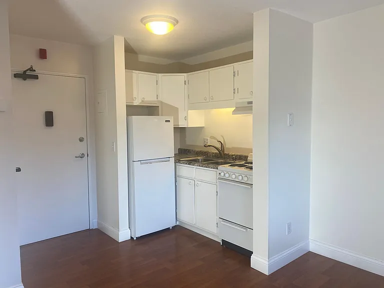 322 Clifton Ave — Photo 6