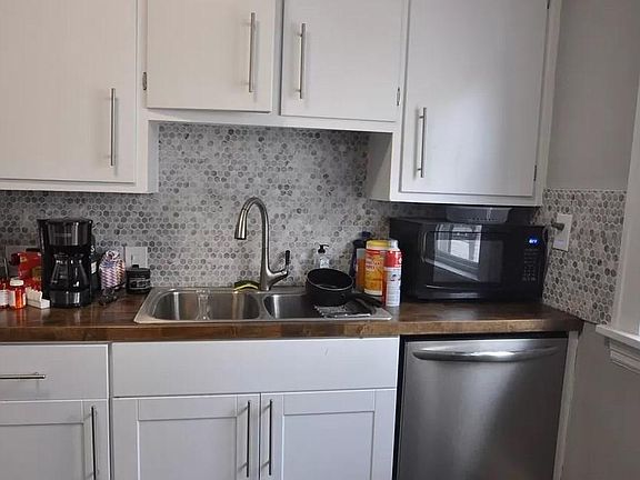 4th image of 2212 Chesterland Ave
