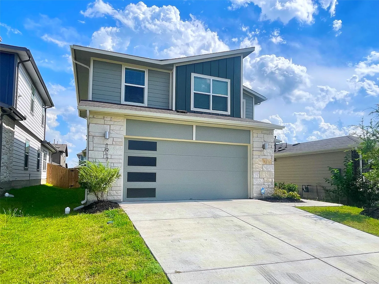 3 bed, 2.5 bath, 1813 sqft, $2,400 — Photo 2