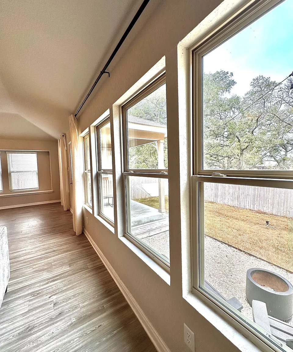 1112 Elm Fall — Photo 3