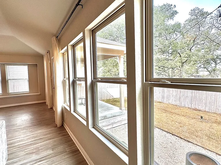 1112 Elm Fall — Photo 3