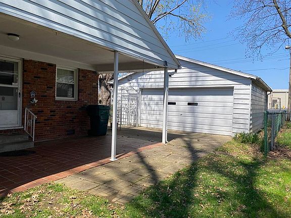 3rd image of 723 Dixiana Dr