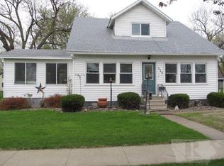 518 W 3rd St, Carroll, IA 51401