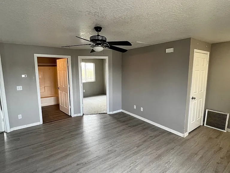 997 W Main St — Photo 2