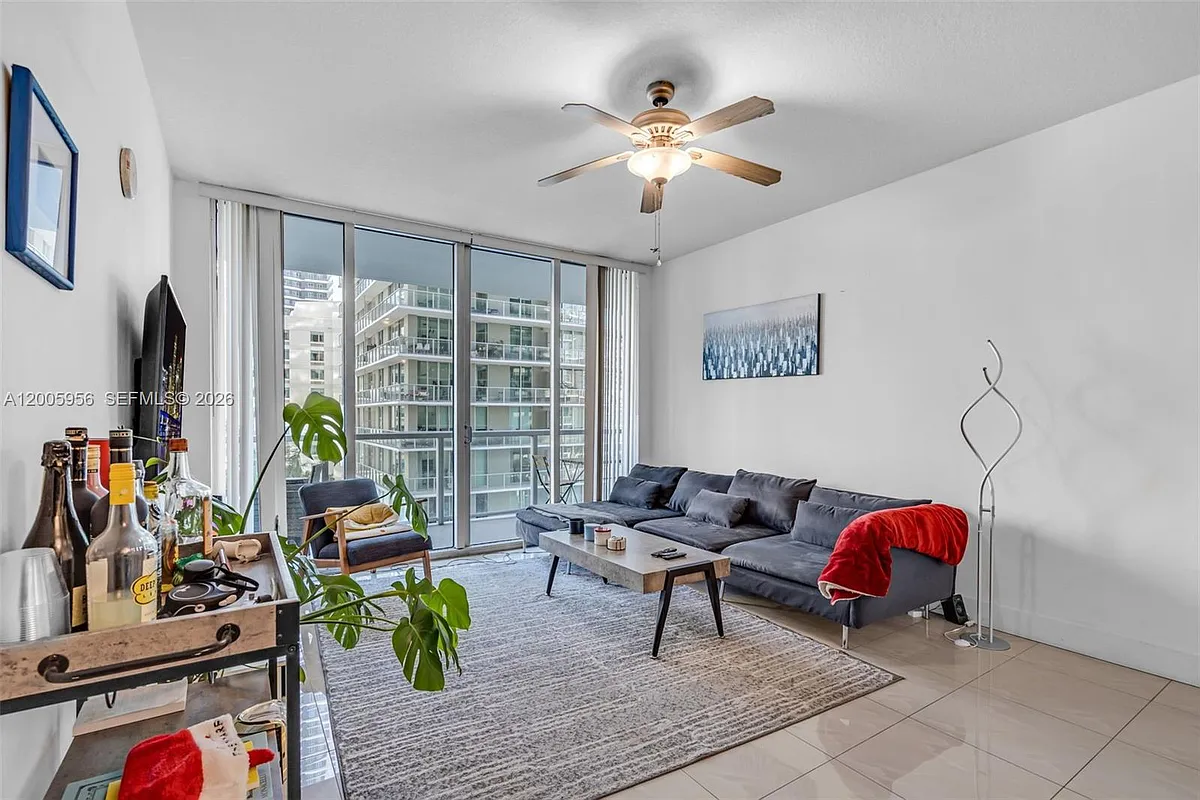Building Photo - 1111 SW 1st Ave #1217