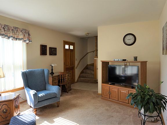 3rd image of 1609 Parkway Dr