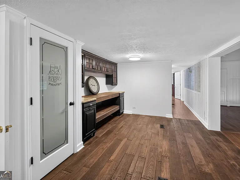 1455 Courtney Ln — Photo 8