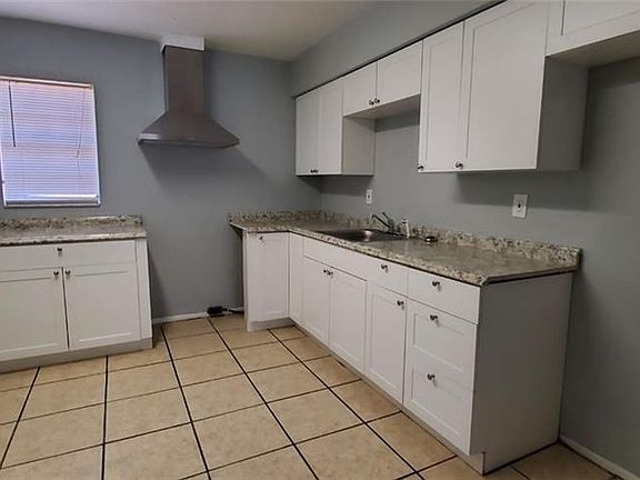 3rd image of 6323 S Roberts Ave