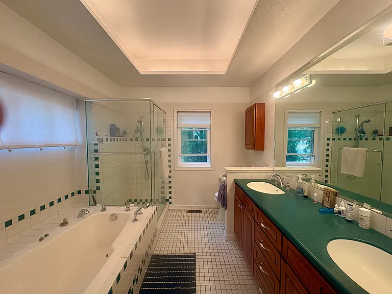 1010 Smith St — Photo 7