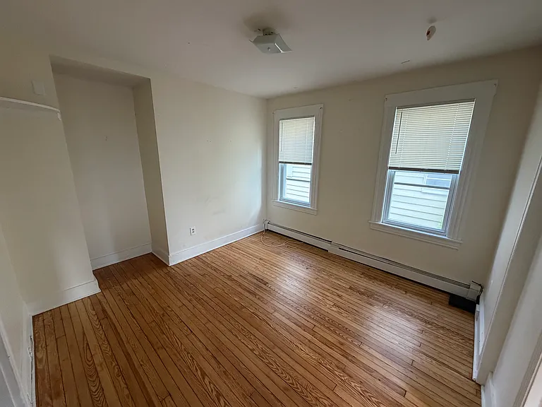 194 Sheridan St — Photo 5