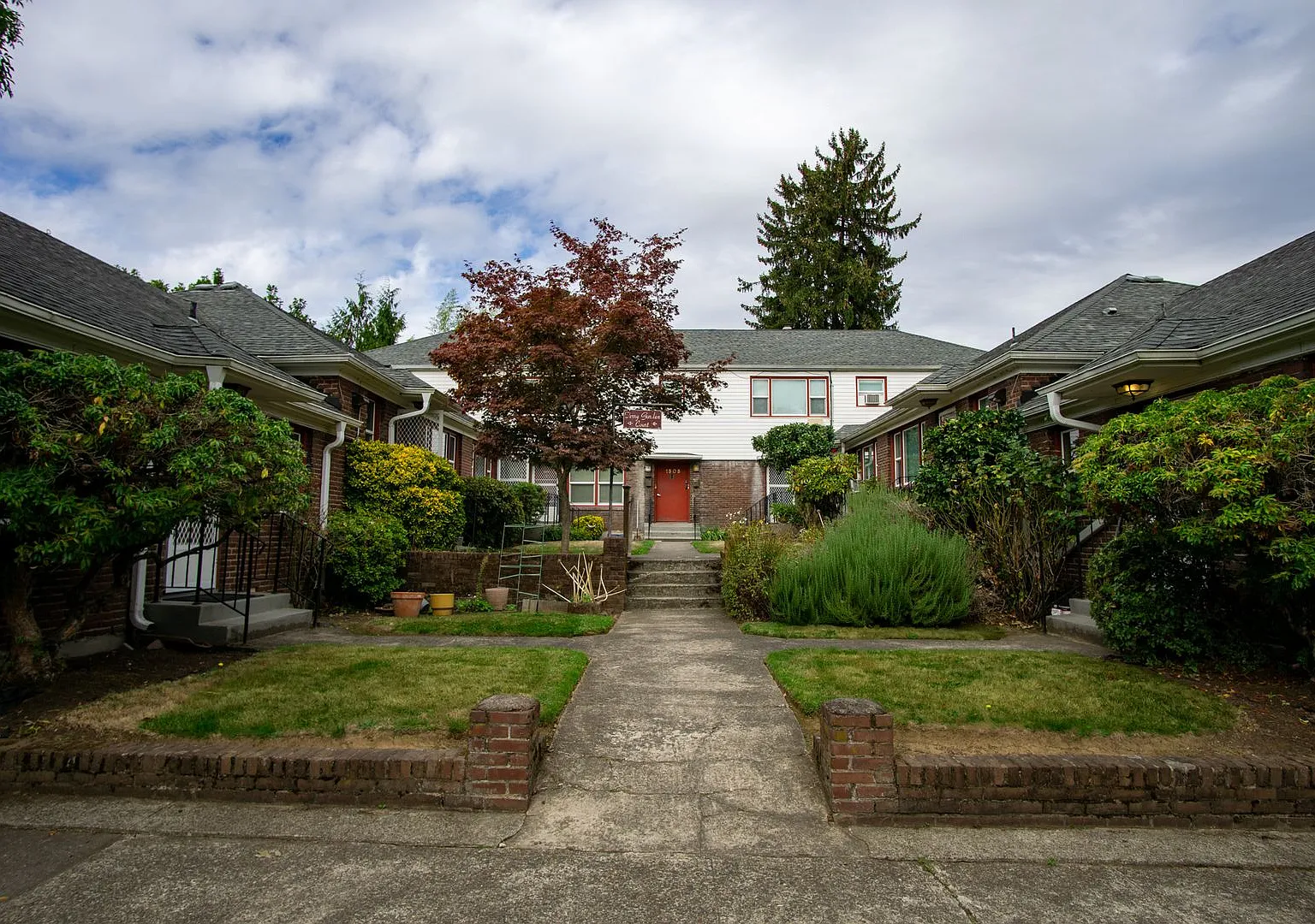 Spacious Mid-Century 1-Bedroom Ready Now! — Photo 1