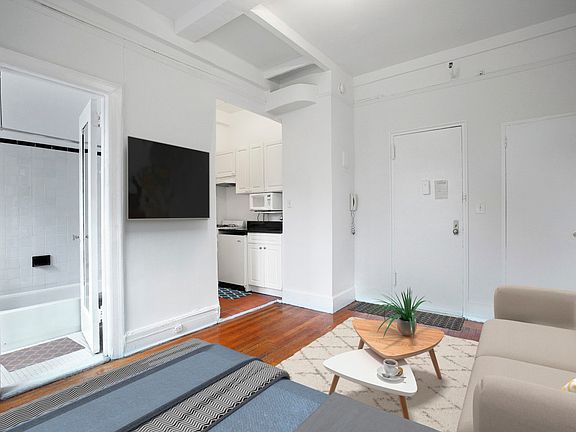 4th image of 19 W 69th St APT 1202