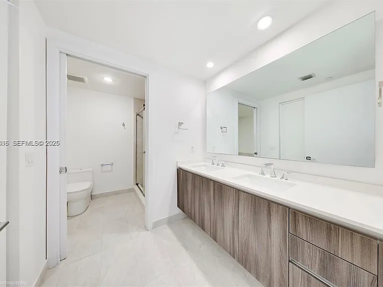 488 NE 18th St #2304 — Photo 7