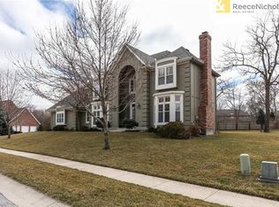 10805 W 118th Ter, Overland Park, KS 66210