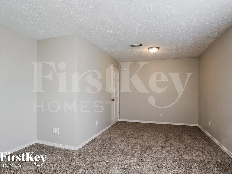 11431 Stoughton Dr — Photo 8