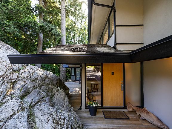 3rd image of 6485 Madrona Cres