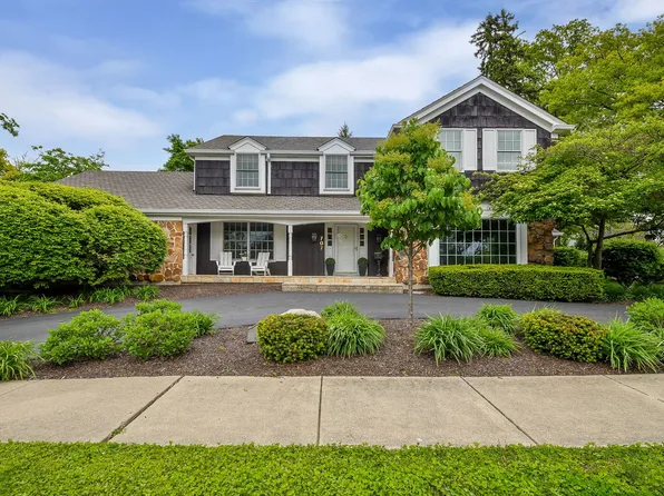 707 Gary Ct, Wheaton, IL 60187