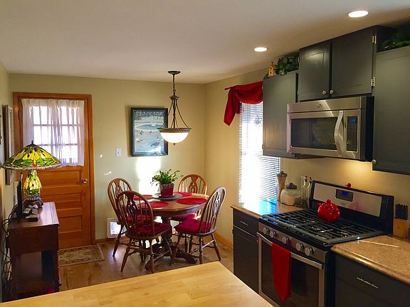 Kitchen Eat in Area