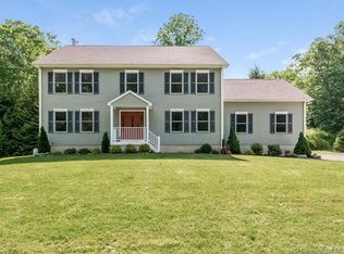 22 Nearbrook Dr, Newtown, CT 06470