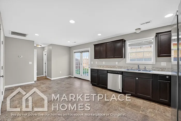 1129 Cloud View Dr — Photo 12