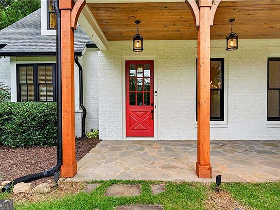 2nd image of 1009 Davenport Cir