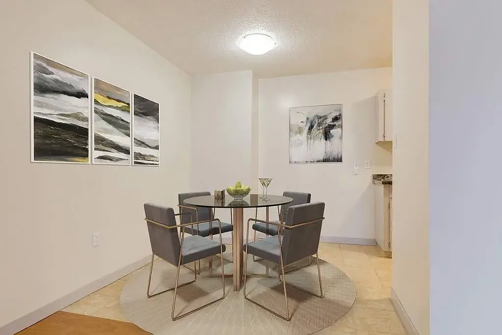 Columbian Apartments — Photo 3