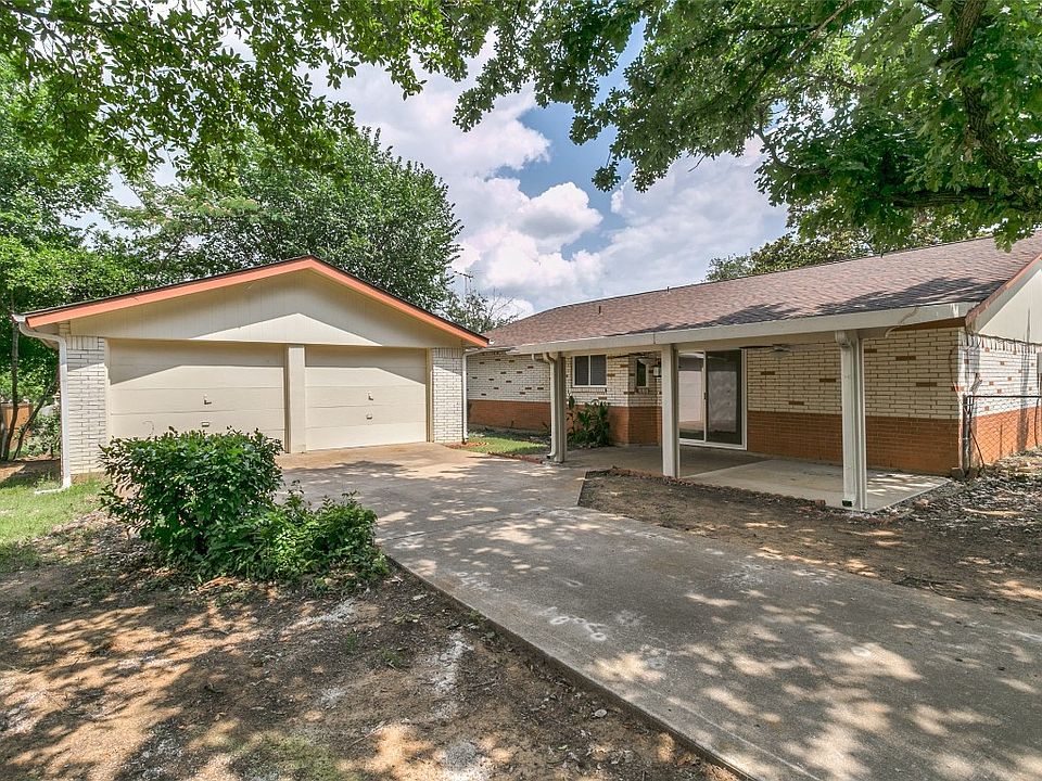 1st image of 1032 Shady Oak Dr