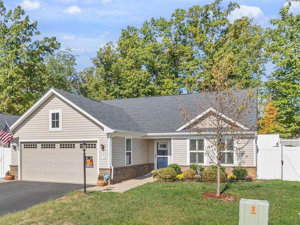 1st image of 27 Pine Knot Dr