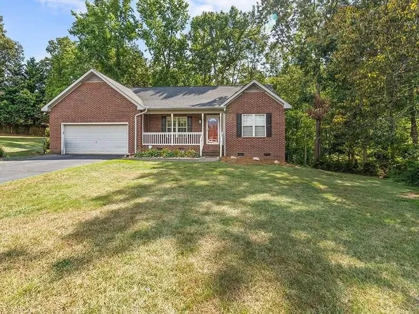 111 Thornhill Ct, Greenwood, SC 29649