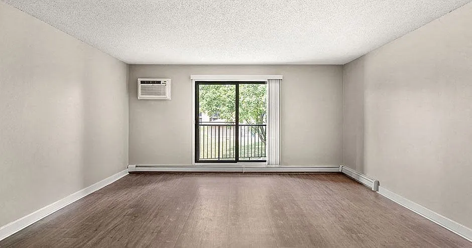 The Woods of Burnsville Apartments — Photo 3