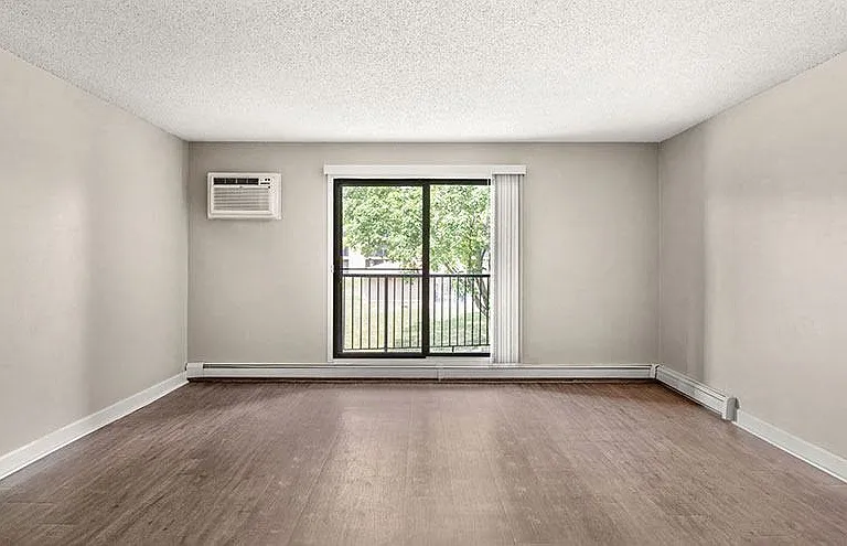 The Woods of Burnsville Apartments — Photo 3