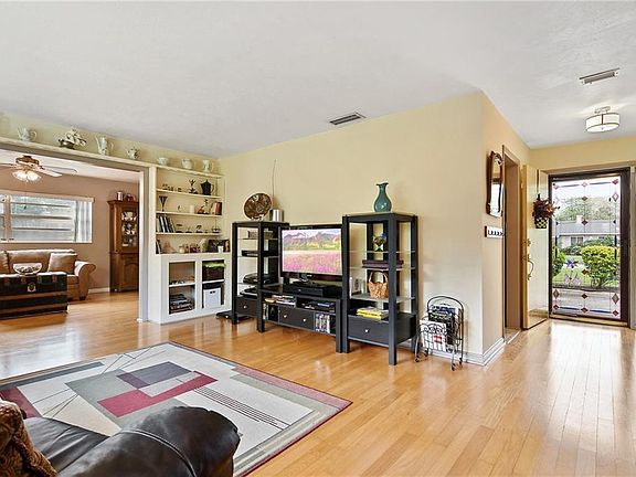 3rd image of 3674 Seagrape Dr