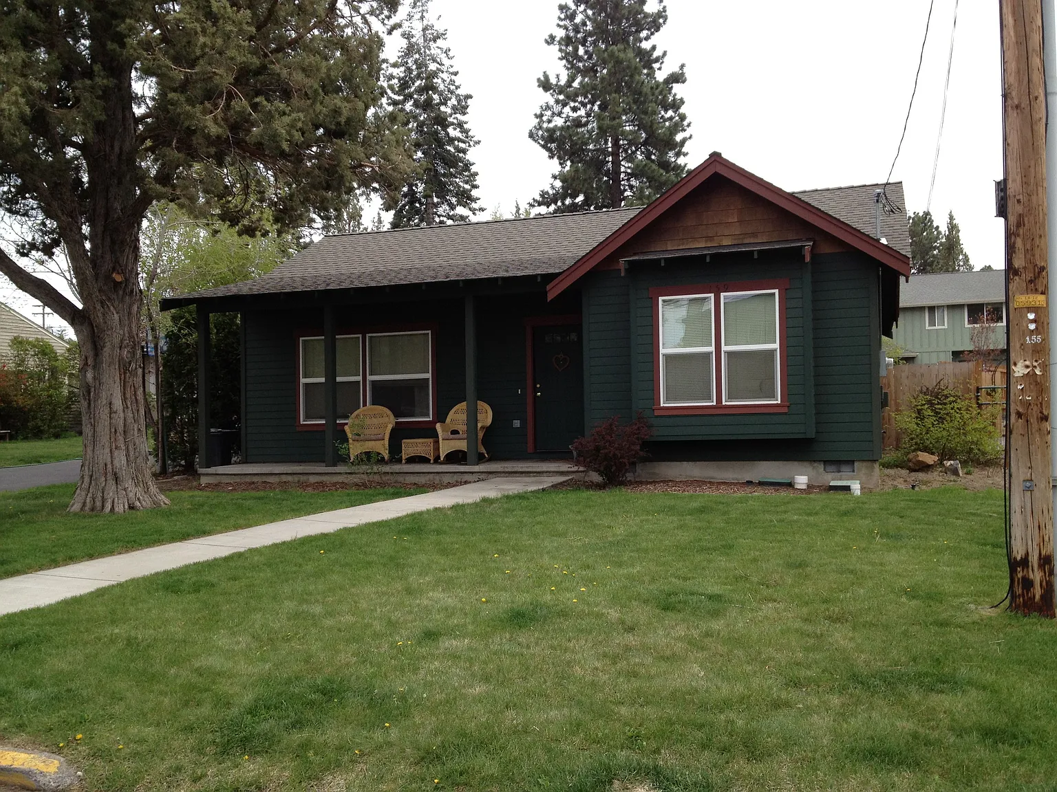 159 SE Roosevelt Ave photo 1