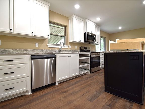 5th image of 220 N Byers Ave