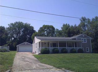 801 E Osage St, Paola, KS 66071