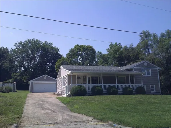 801 E Osage St, Paola, KS 66071