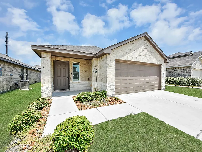5611 Simcrest Grove Dr — Photo 3