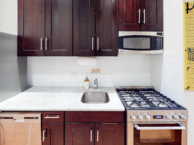 216 E 95th St #1W — Photo 8