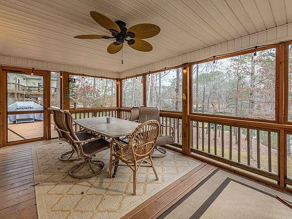 5th image of 218 Hemlock Ln