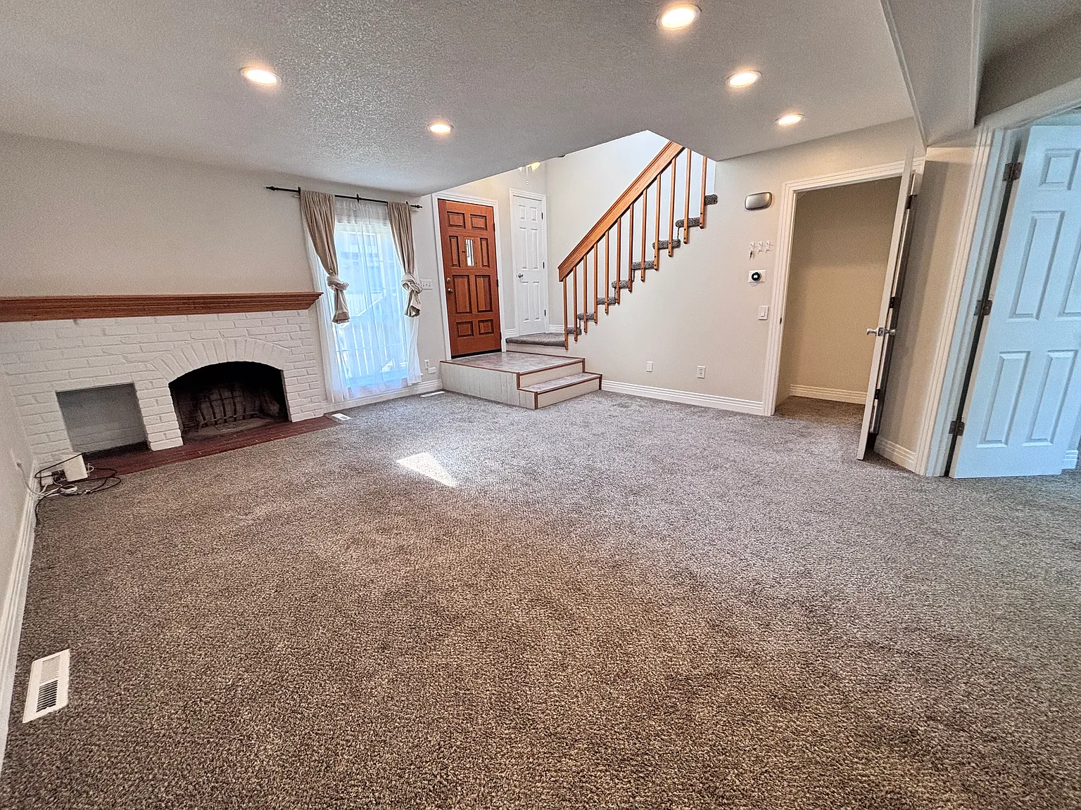 3 bed, 1300 sqft, $2,395 — Photo 4